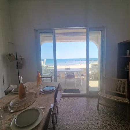 Carnon Evasion En Bord De Les Pieds Dans Le Sable Acces Prive Et Direct A La T4 Pour 6 Pers Terrasse Vue Parking Prive Gratuit Accueil Personnalise