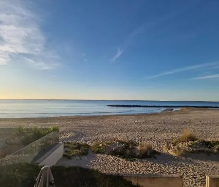Carnon Evasion En Bord De Les Pieds Dans Le Sable Acces Prive Et Direct A La T4 Pour 6 Pers Terrasse Vue Parking Prive Gratuit Accueil Personnalise Апартаменты Могио